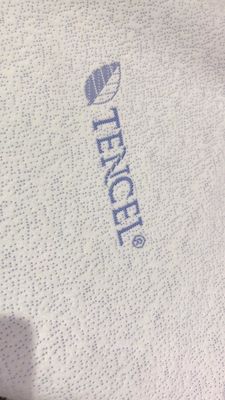 O jacquard impermeável do poliéster 200gsm tece a largura da tela 2.4m